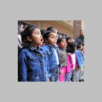 10_Singing_the_Bolivian_national_anthem.jpg