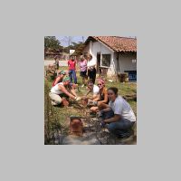 02_Graciela_learning_the_tying_technique.jpg