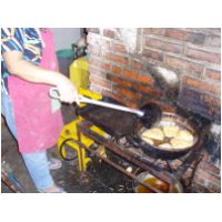 76_Empanada_lessons_Frying_them_up.jpg