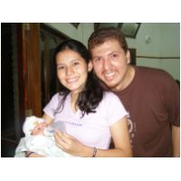 90_Dr_Dan-Georgina_y_their_son_Santi_-_Claus.jpg